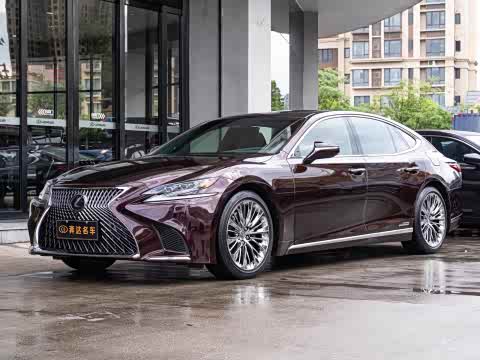 Lexus LS 2018 500h V — фото 25