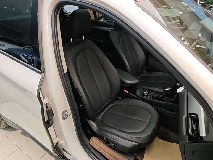 BMW X1 2016 s Drive 18 Li — фото 33