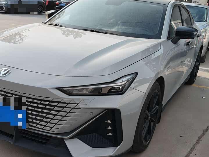 Changan UNI-V 2023 1.5 T Premium — фото 3