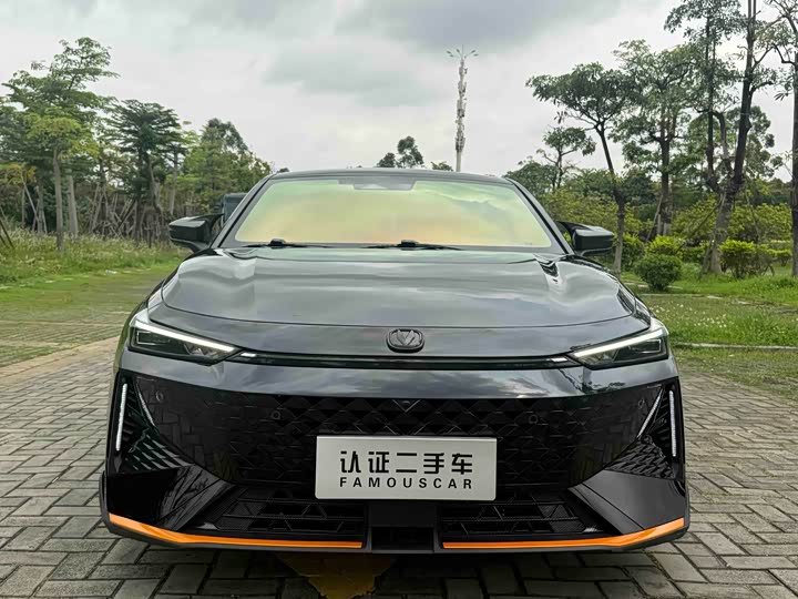 Changan UNI-V 2024 1.5 T Sport — фото 2