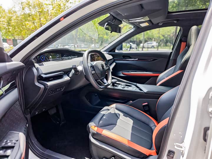 Changan UNI-V 2023 1.5 T Premium — фото 9