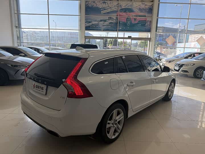 Volvo V60 2015 T 5 — фото 4