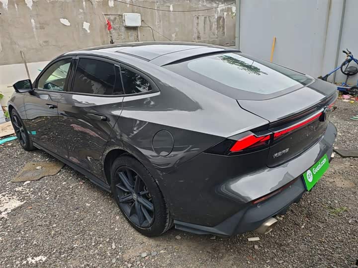 Changan UNI-V 2023 1.5 T Premium — фото 5