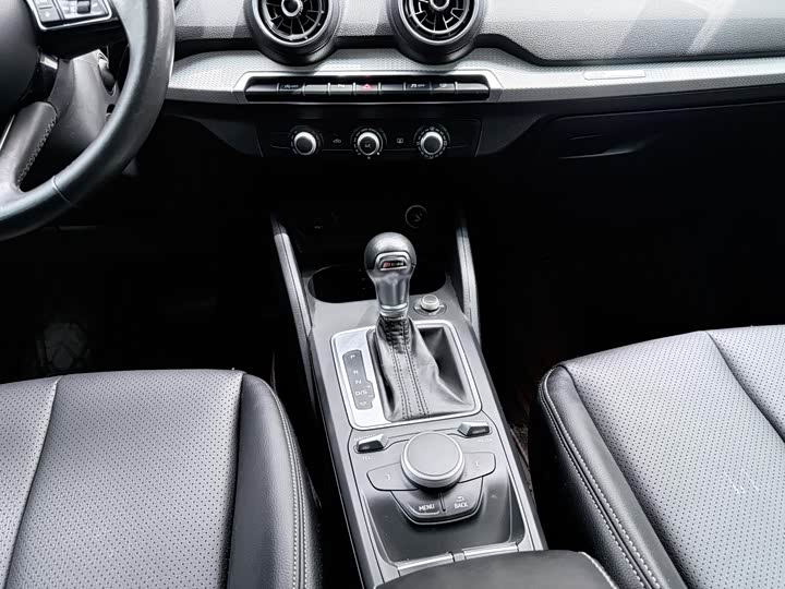 Audi Q2L 2021 35 TFSI — фото 14