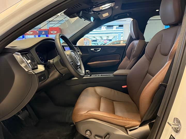 Volvo XC60 2024 B 5 4 WD — фото 9