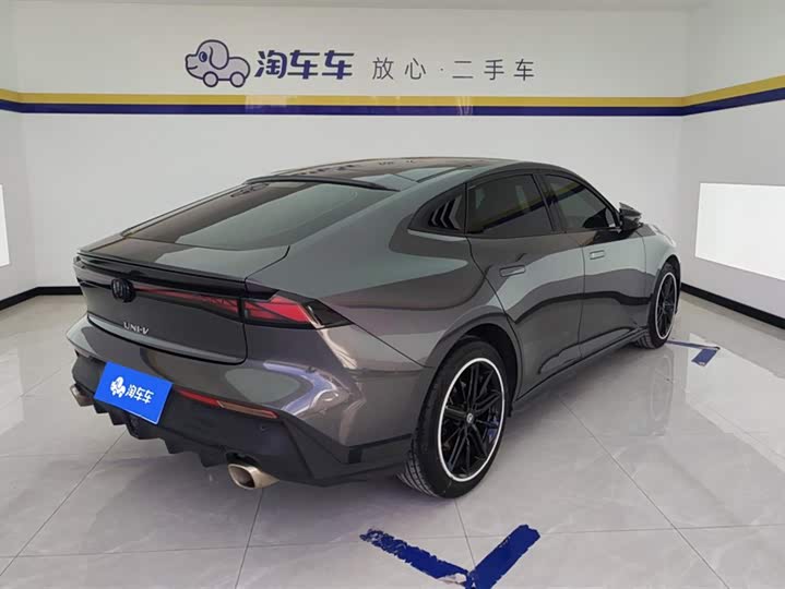 Changan UNI-V 2023 1.5 T Premium — фото 3