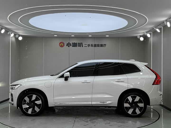 Volvo XC60 Hybrid 2024 T 8 PHEV 4 WD — фото 3