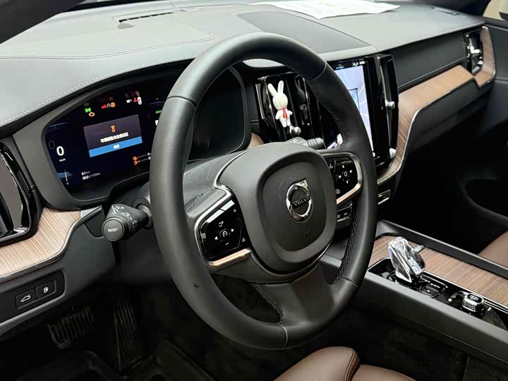 Volvo XC60 Hybrid 2024 T 8 PHEV 4 WD — фото 30