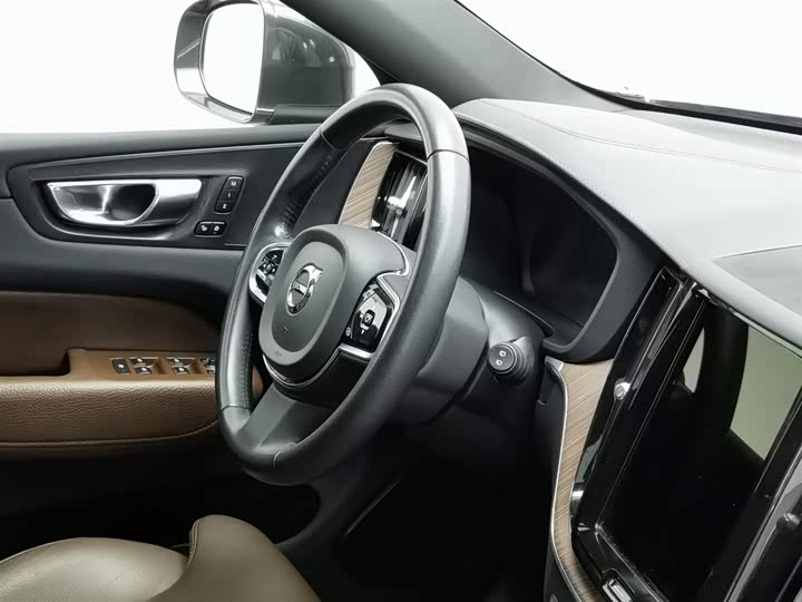 Volvo XC60 2022 B 5 4 WD — фото 22