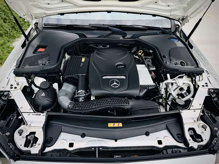 Mercedes-Benz E-Class 2017 E 300 Sport — фото 17