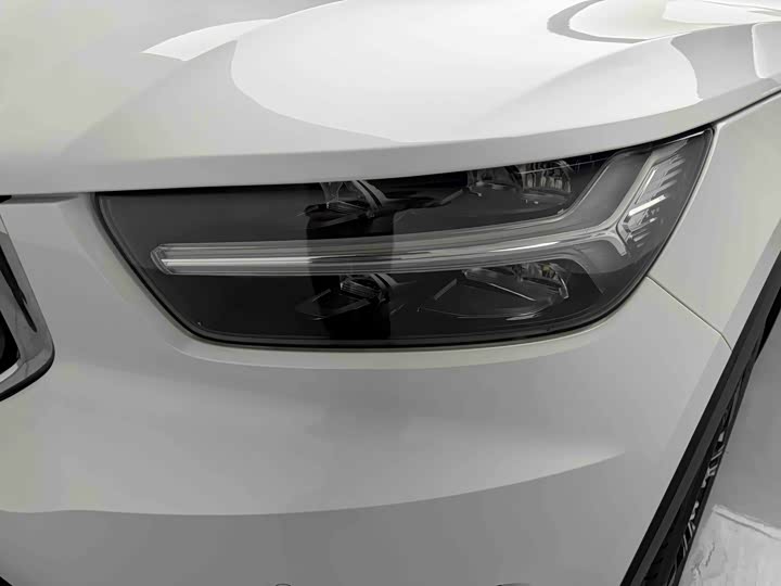 Volvo XC40 2022 T 4 WD — фото 11
