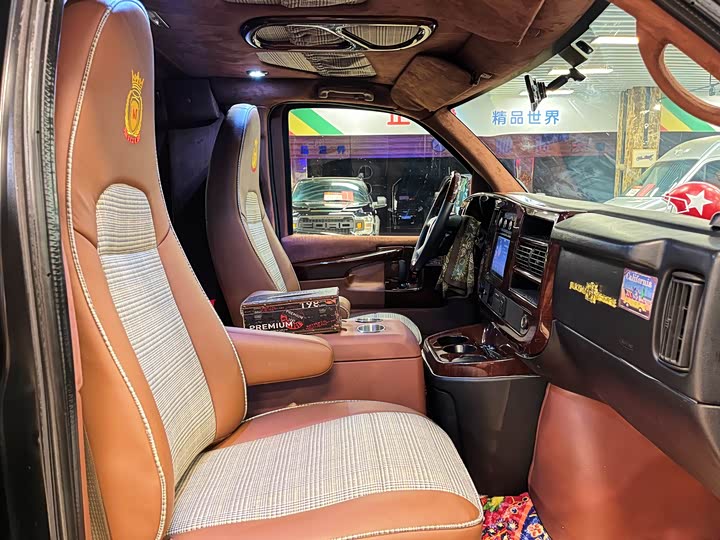 GMC SAVANA 2015 5.3 L 4 WD — фото 24