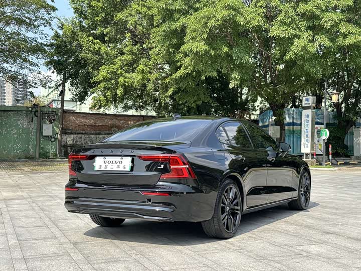 Volvo S 60 Hybrid 2024 T 8 4 WD — фото 18