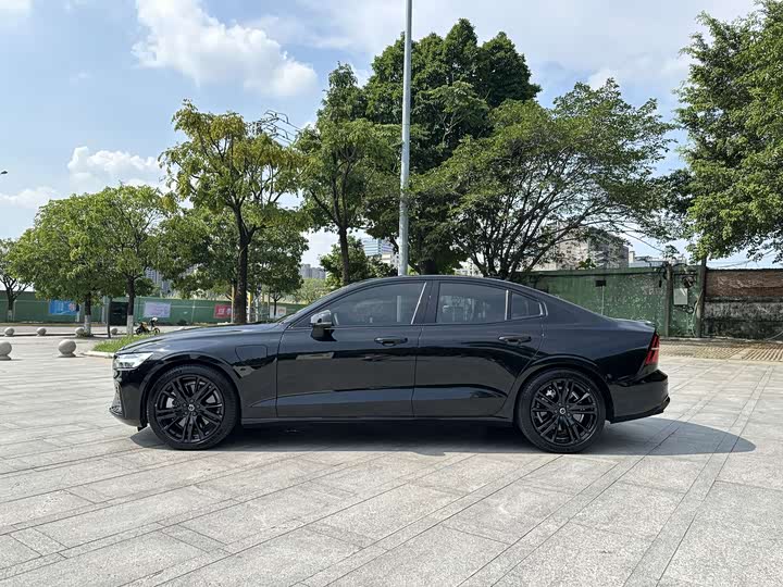 Volvo S 60 Hybrid 2024 T 8 4 WD — фото 15