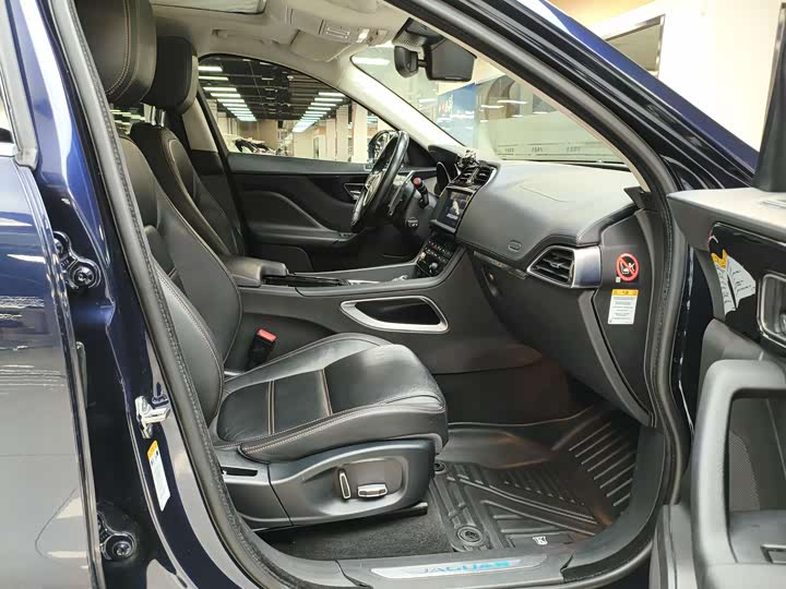 Jaguar F-PACE 2018 2.0 T 4 WD — фото 21