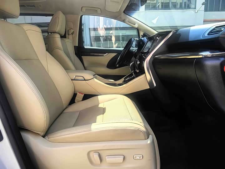 Toyota Alphard — фото 15