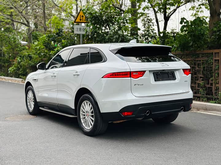 Jaguar F-PACE 2018 2.0 T 2 WD — фото 4