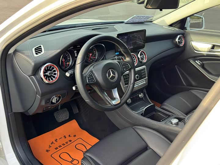 Mercedes-Benz GLA 2018 GLA 200 — фото 9