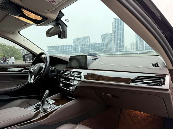 BMW 5-Series 2020 525 Li — фото 19