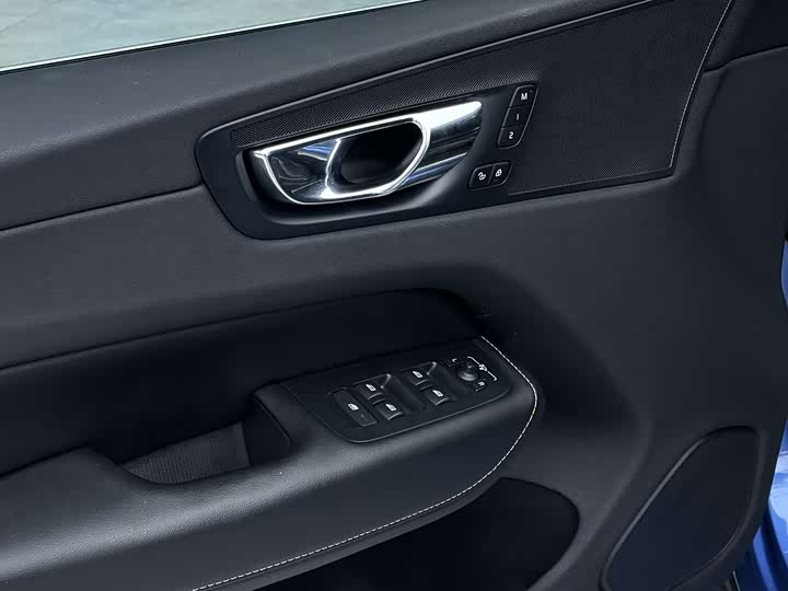 Volvo XC60 2018 T 5 4 WD — фото 11