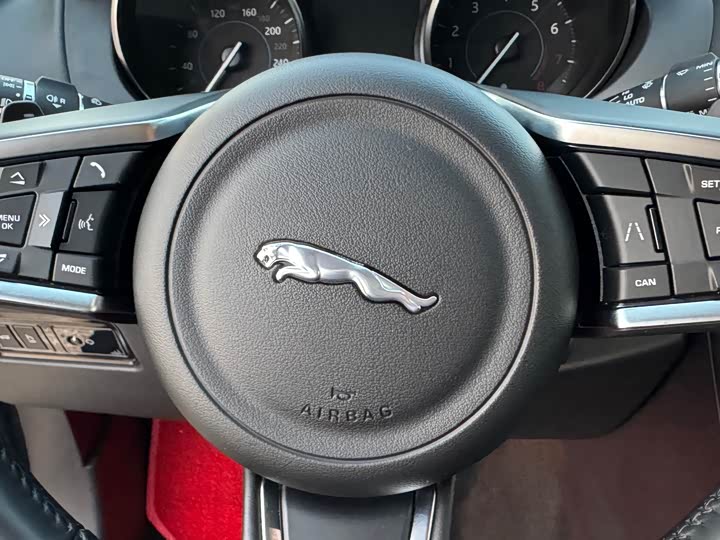 Jaguar F-PACE 2020 2.0 T — фото 25