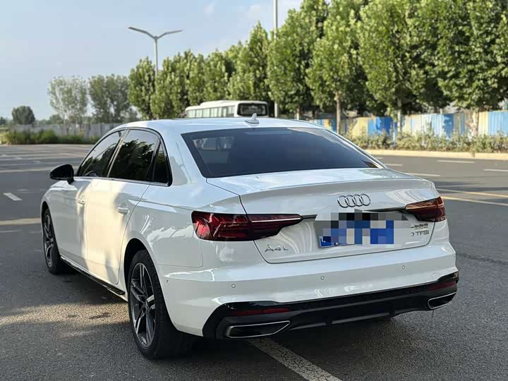 Audi A4L 40 TFSI люкс-динамик — фото 5