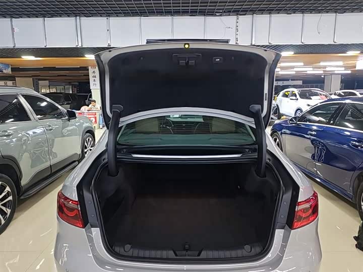 Jaguar XFL 2024 2.0 T P 250 2 WD — фото 19