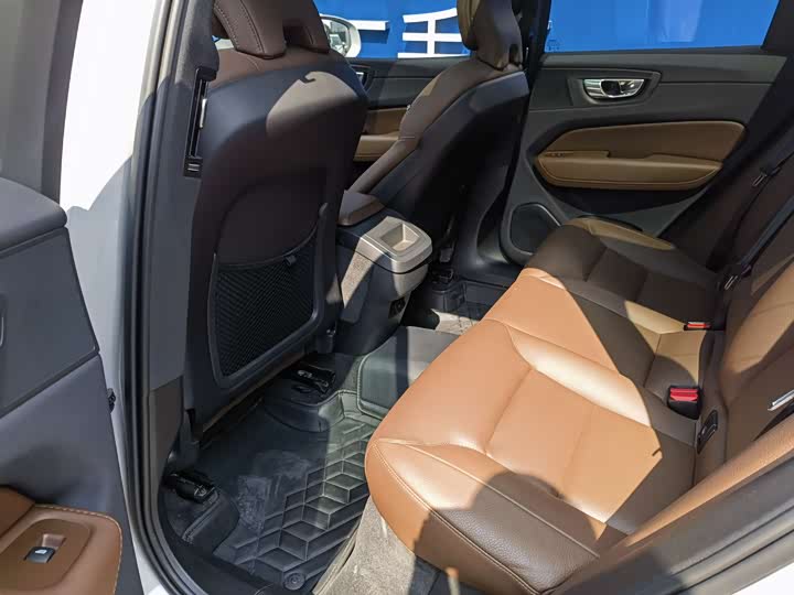 Volvo XC60 2024 B 5 4 WD — фото 11