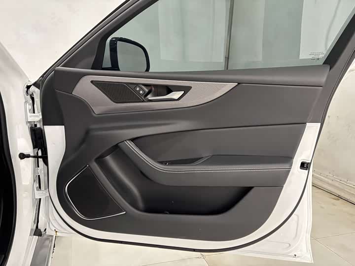 Jaguar XEL 2023 2.0 T 250 PS R-DYNAMIC S — фото 24