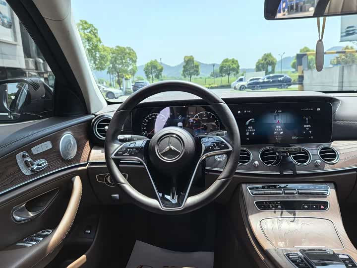 Mercedes-Benz E-Class 2023 E 300 L Luxury — фото 15