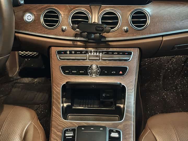 Mercedes-Benz E-Class 2020 E 300 L Luxury — фото 6