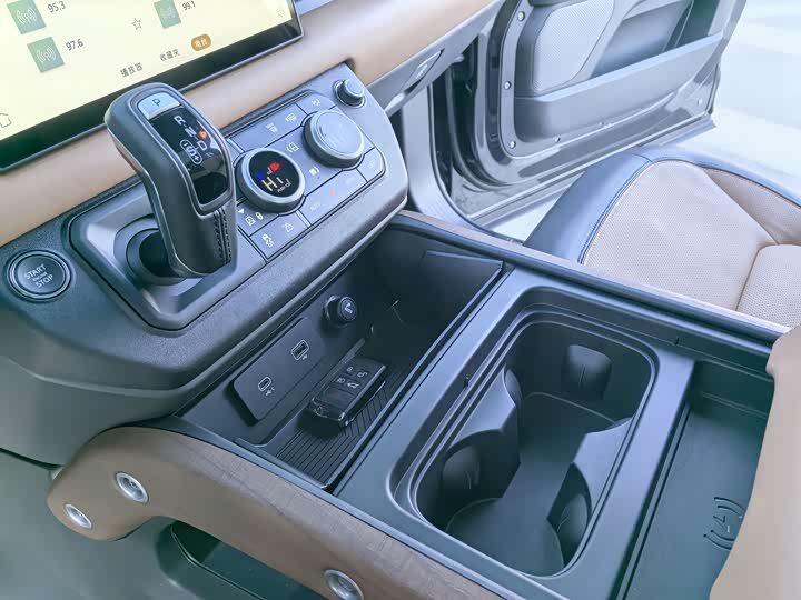 Land Rover Defender — фото 12