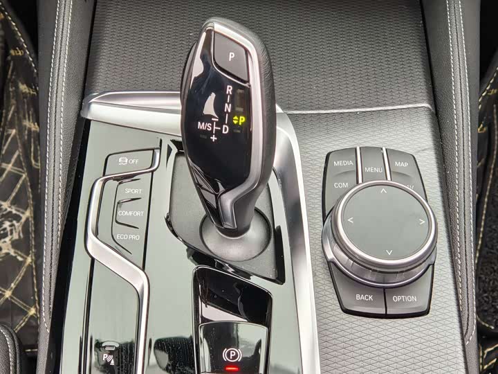 BMW 5 Series — фото 15