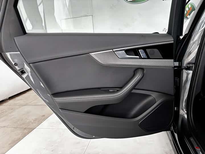Audi A4L 2024 40 TFSI quattro RS — фото 22