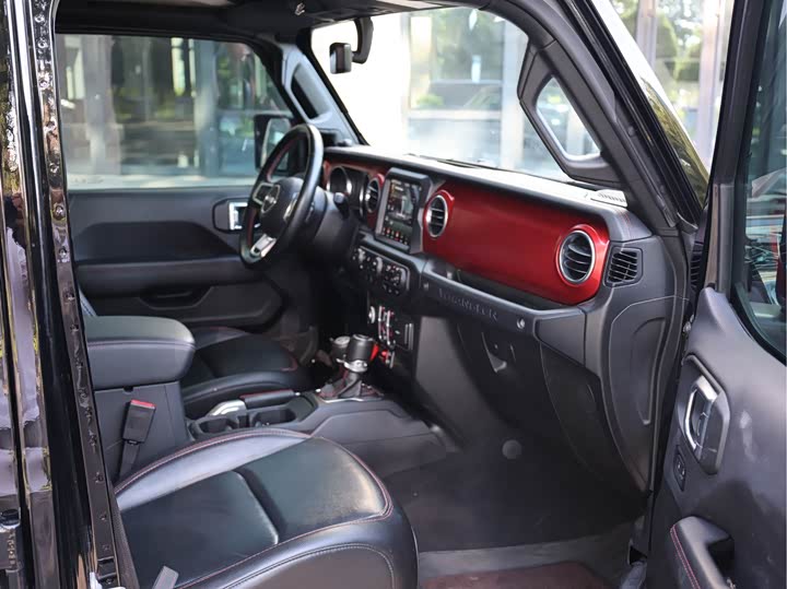 Jeep Wrangler — фото 19