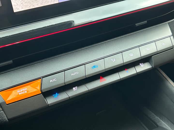 Changan UNI-V 2024 1.5 T Sport — фото 22