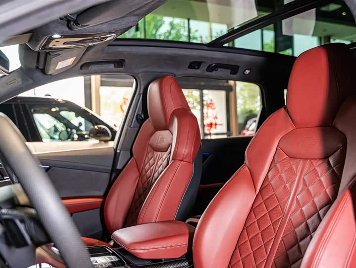 Audi SQ7 2024 4.0 TFSI — фото 8