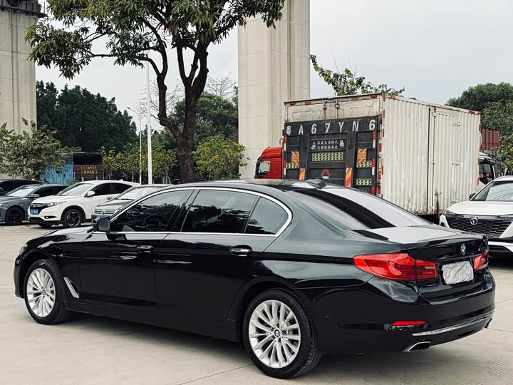 BMW 5-Series 2018 530 Li Leading — фото 4