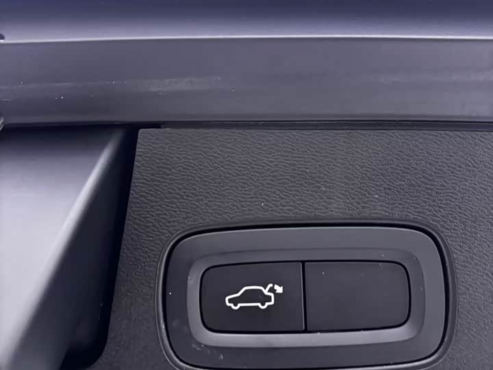 Volvo XC60 2022 B 5 4 WD — фото 12