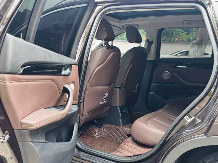 BMW X1 2021 s Drive 25 Li Leading — фото 11
