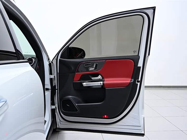 Mercedes-Benz GLB 2023 AMG GLB 35 4 MATIC — фото 17