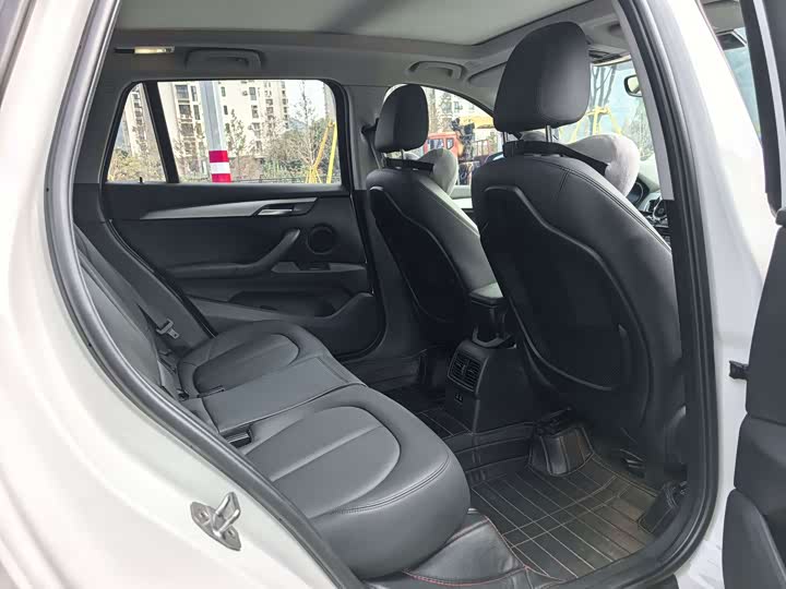 BMW X1 2019 s Drive 20 Li Leading — фото 8