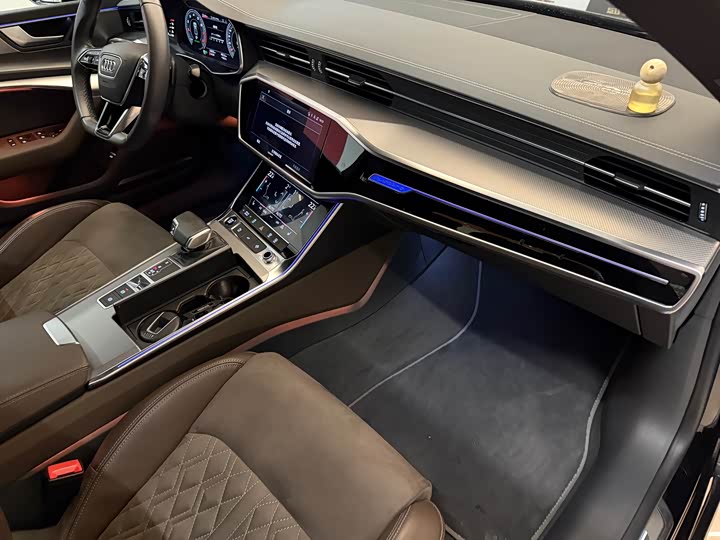 Audi A7L 2022 45 TFSI quattro S-line — фото 11