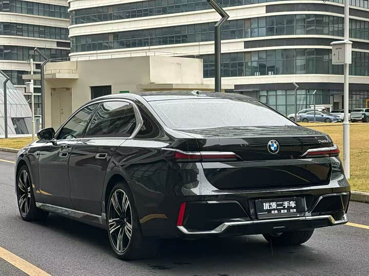 BMW 7-Series 2023 740 Li Leading — фото 7