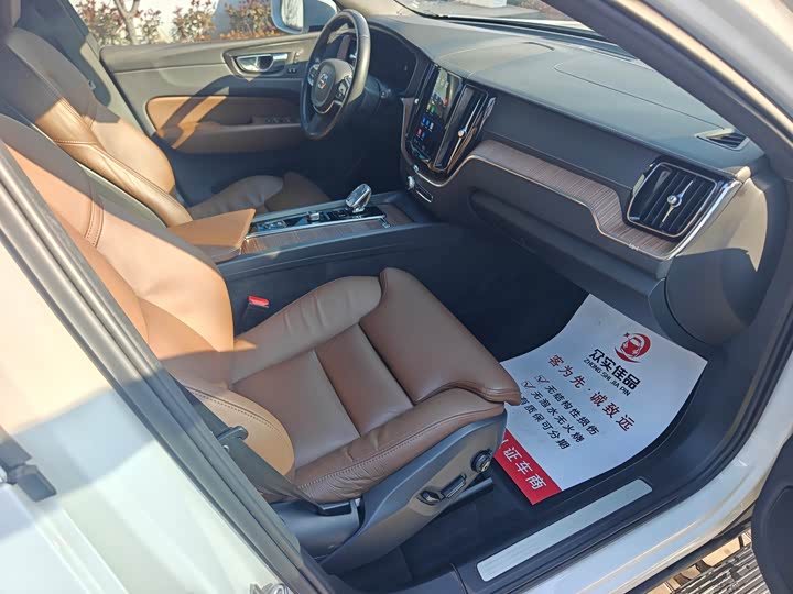 Volvo XC60 2022 B 5 4 WD — фото 21