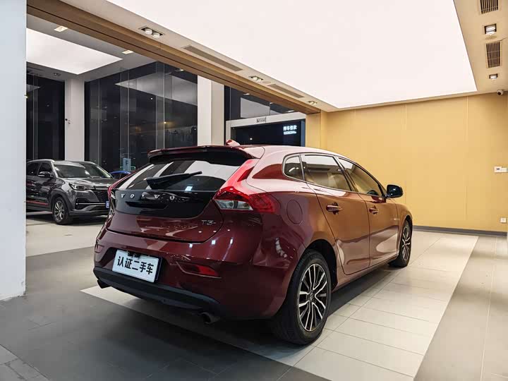 Volvo V40 2018 T 3 — фото 27
