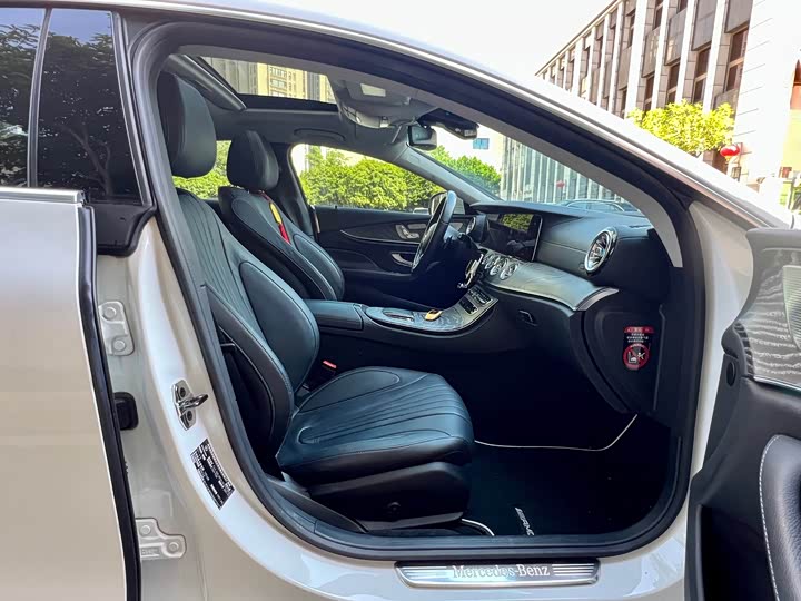 Mercedes-Benz CLS 2021 CLS 300 Luxury — фото 20