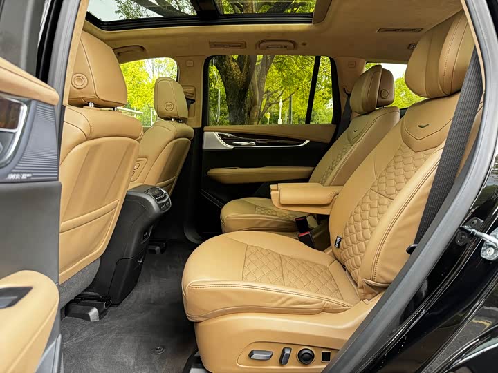 Cadillac XT6 2025 2.0 T 4 WD — фото 6