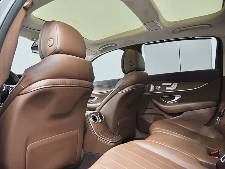 Mercedes-Benz E-Class 2022 E 300 L Luxury — фото 16