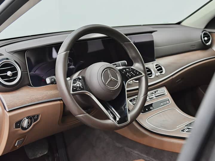 Mercedes-Benz E-Class 2022 E 300 L Luxury — фото 21